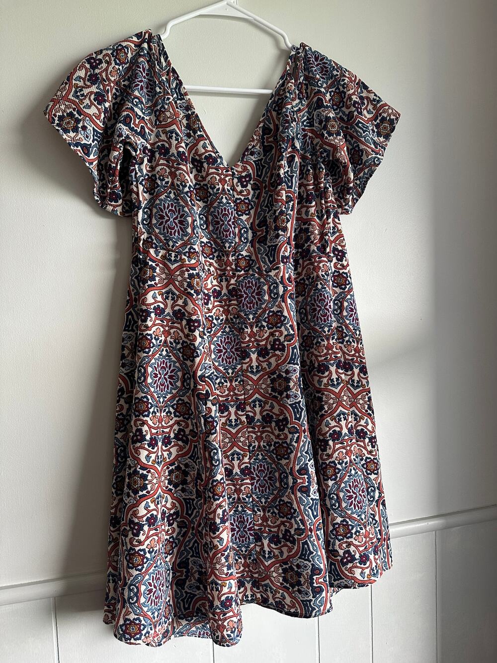 Sophia Zeke Medallion tile print mini dress flutter sleeve V neck lined medium
